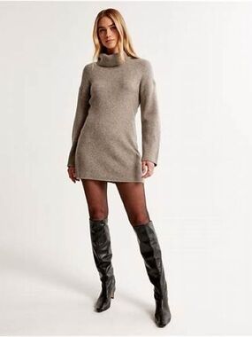 Abercrombie & Fitch Taupe Ribbed Turtleneck Sweater